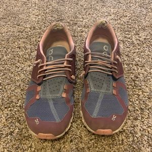 On cloud tennis shoes